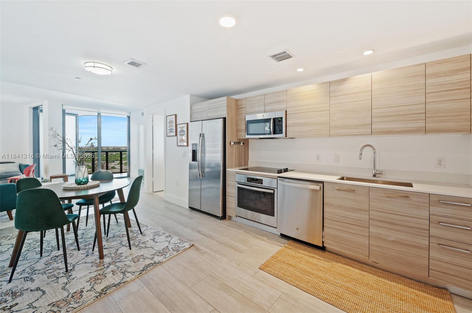 image Hyde Midtown Condo14