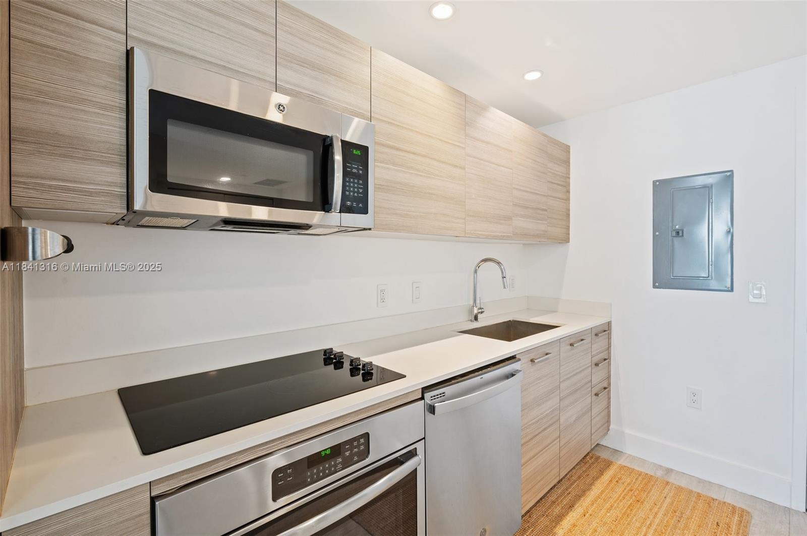 image Hyde Midtown Condo16