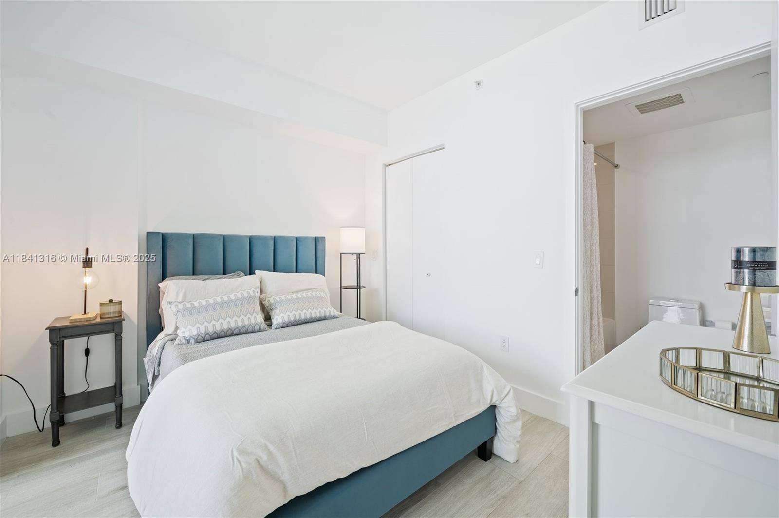 image Hyde Midtown Condo21