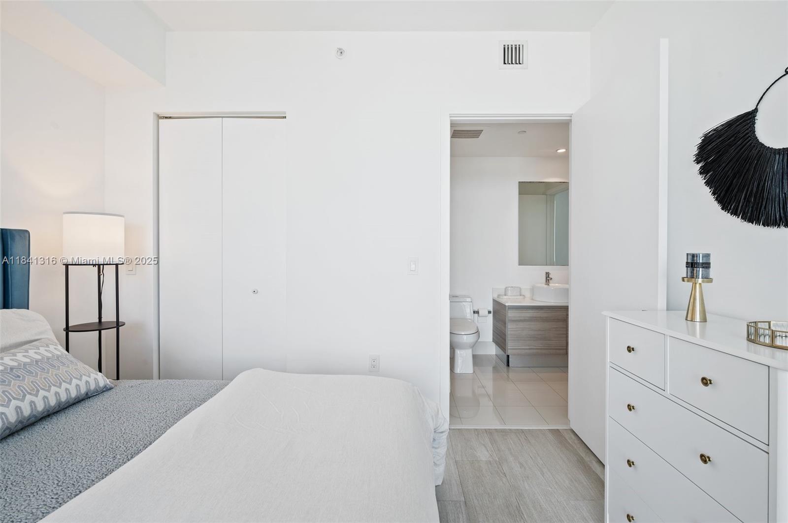 image Hyde Midtown Condo22