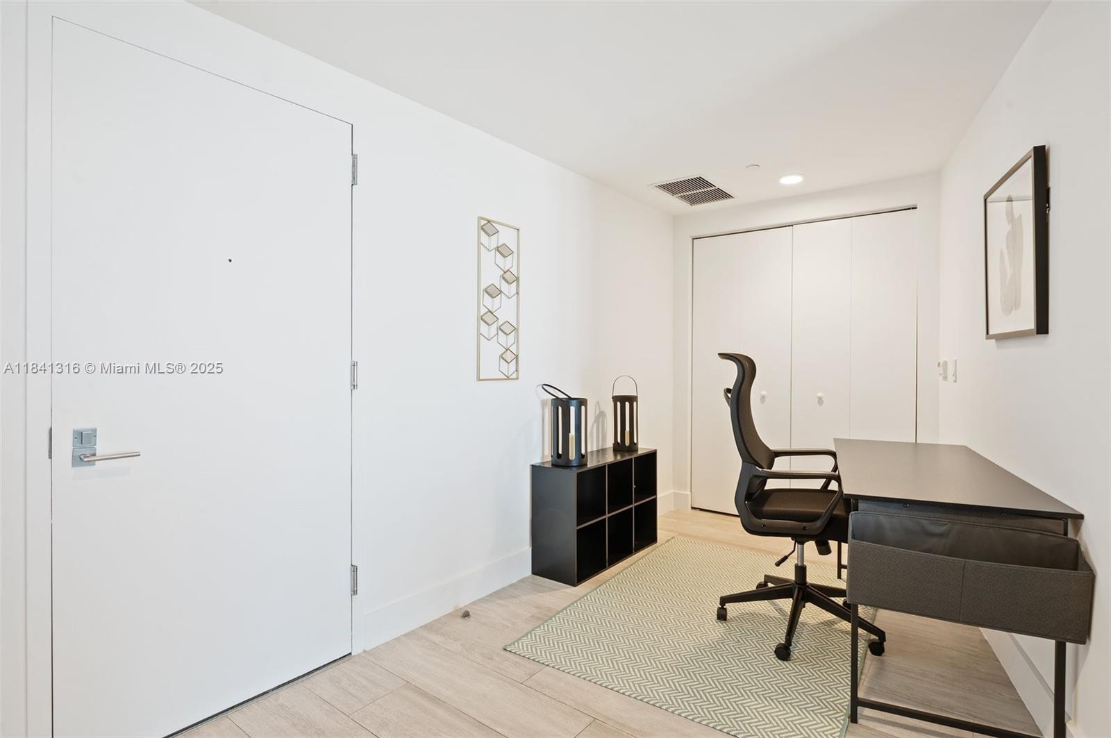 image Hyde Midtown Condo25