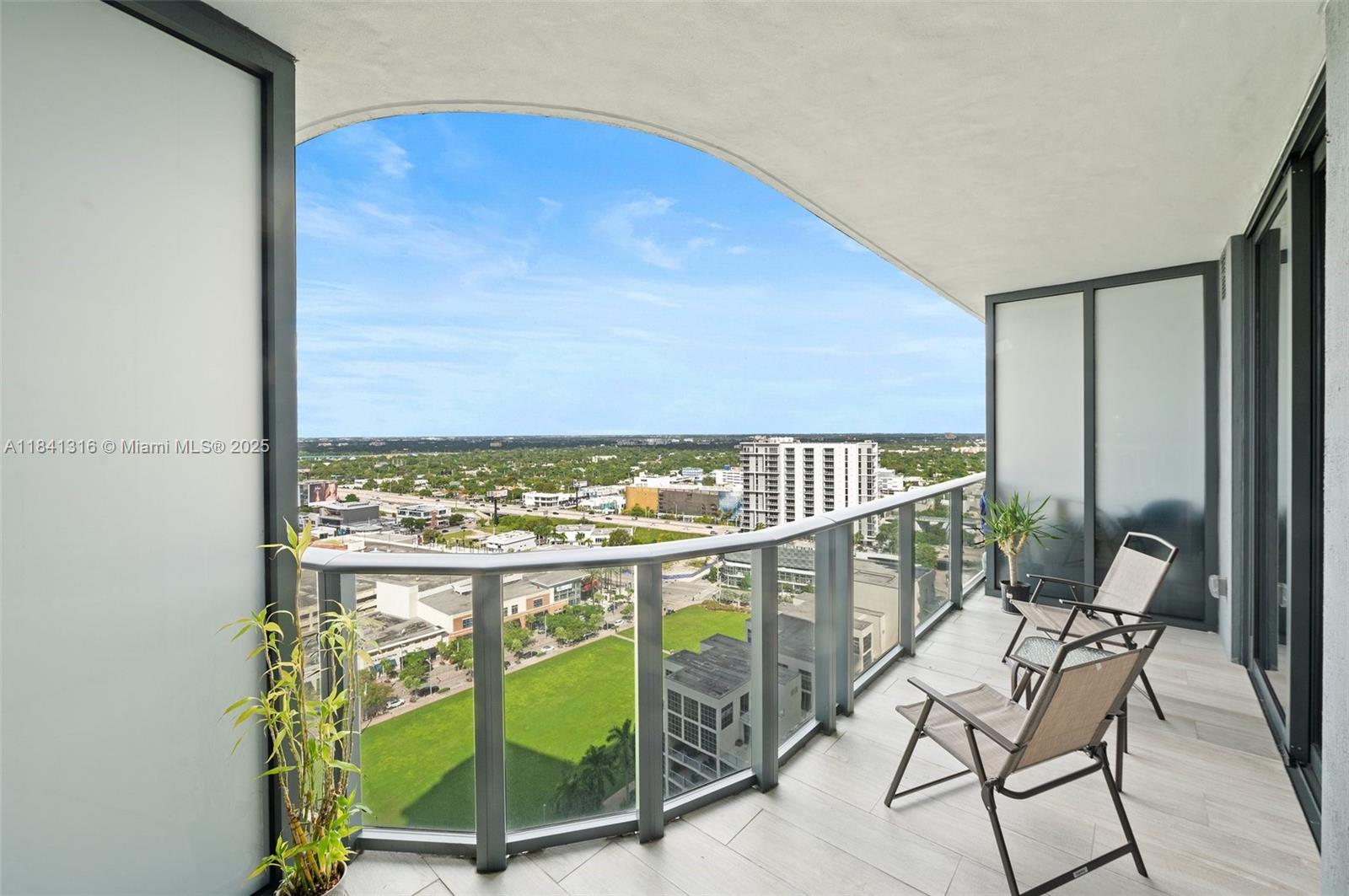 image Hyde Midtown Condo8