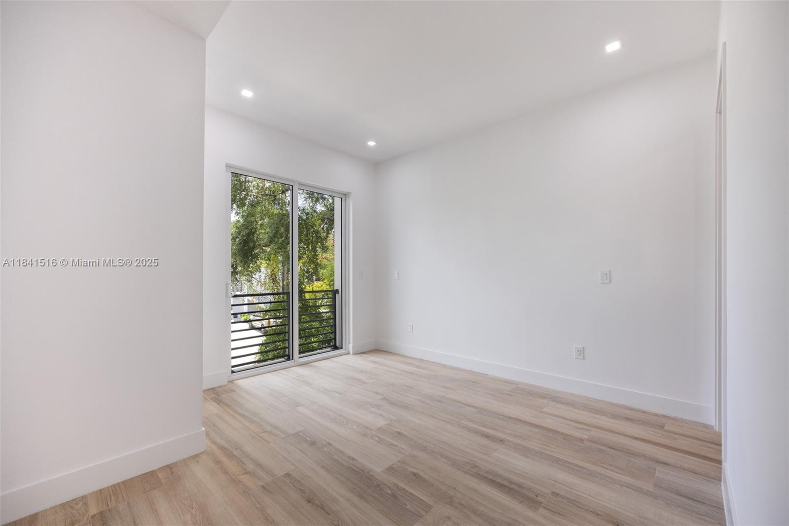 3164 Plaza St Coconut Grove, FL 33133