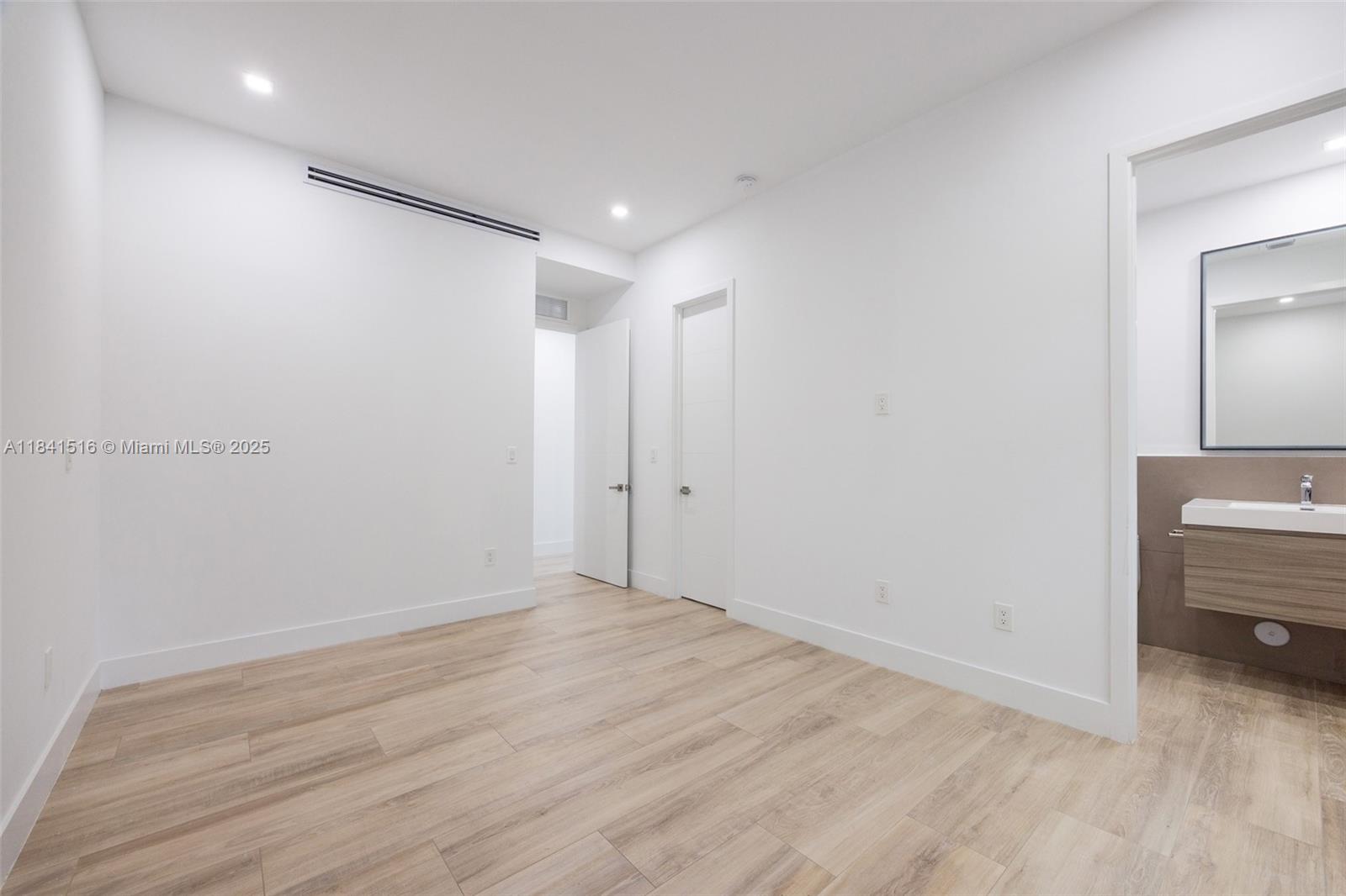 3164 Plaza St Coconut Grove, FL 33133