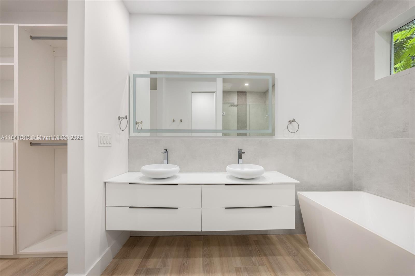 3164 Plaza St Coconut Grove, FL 33133