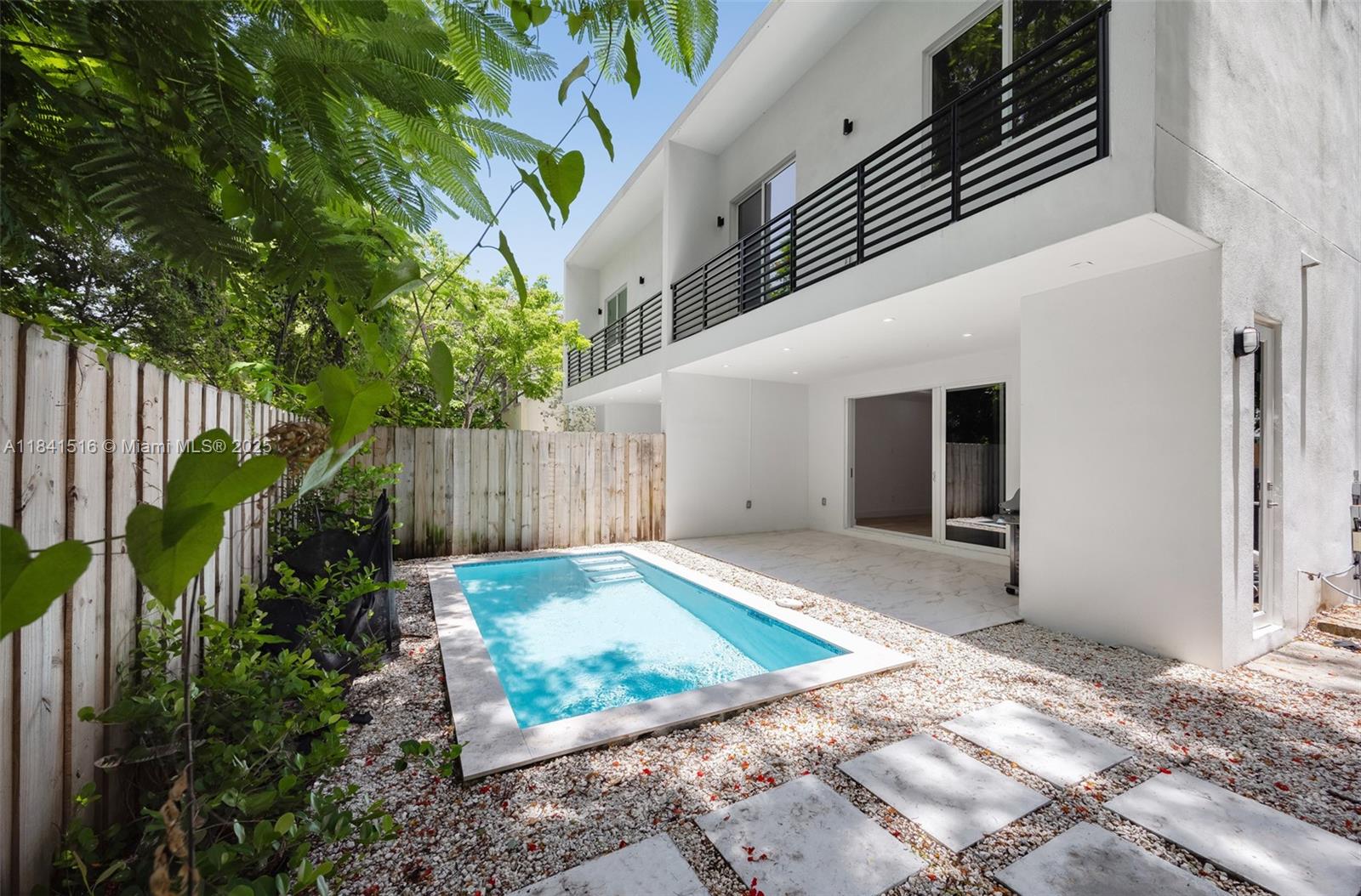 3164 Plaza St Coconut Grove, FL 33133