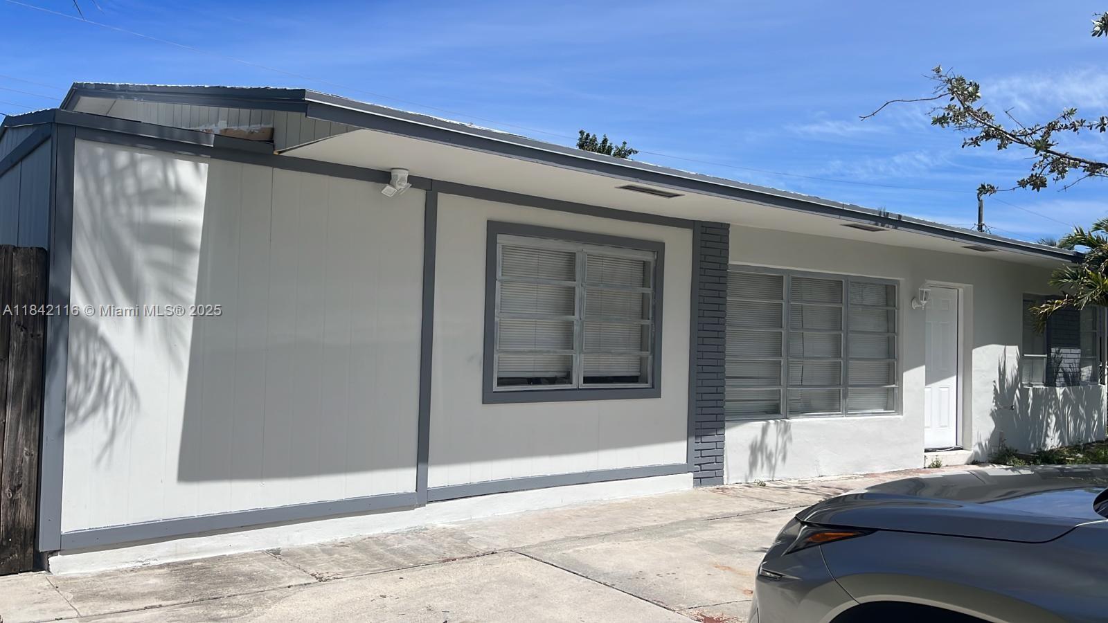 2600 NE 8th Ave