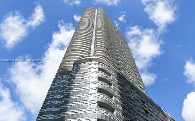 1000 Brickell Plz #2406