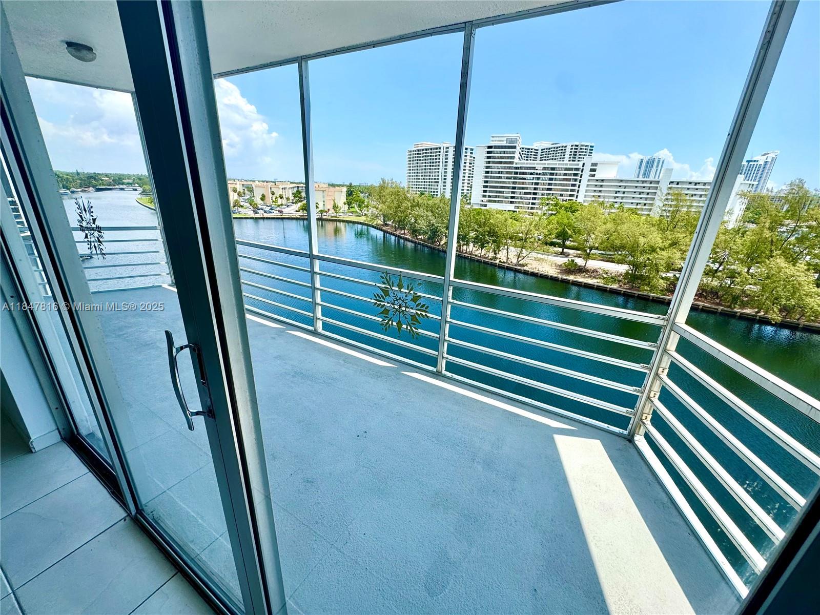 400 Diplomat Pkwy #714