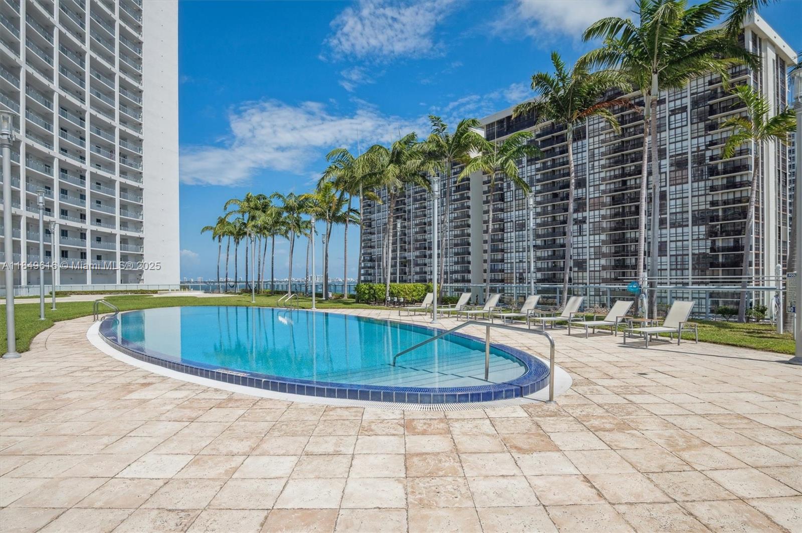 image Blue Condo26