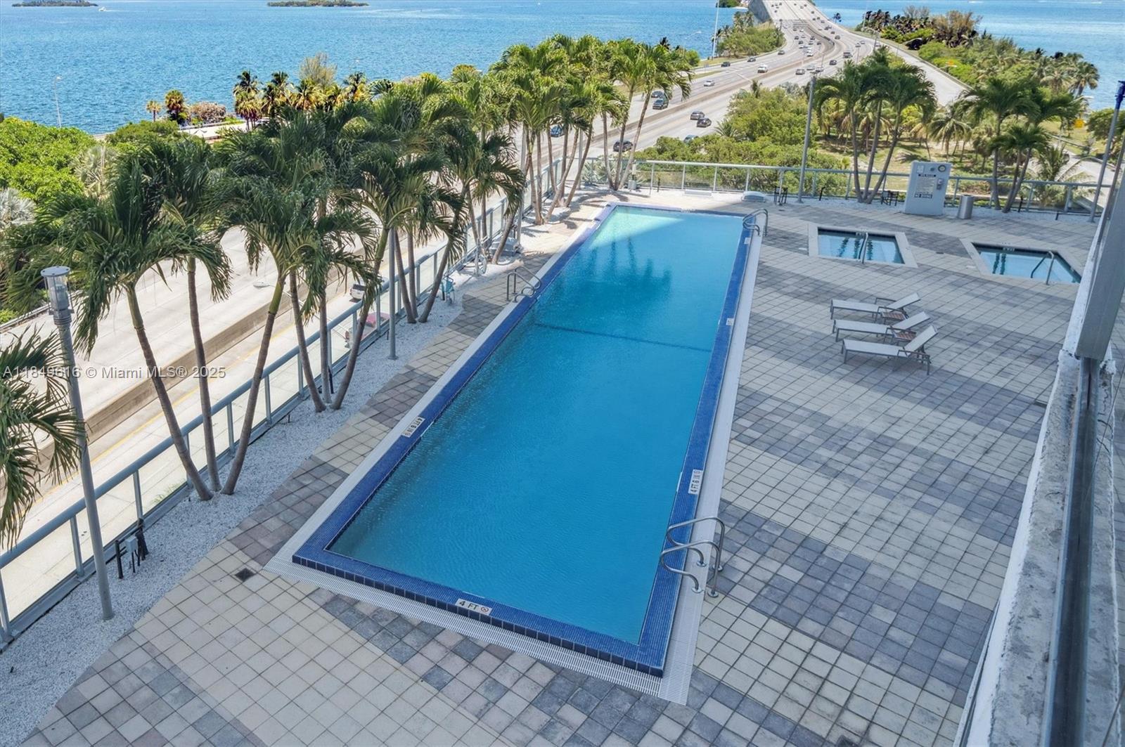 image Blue Condo27