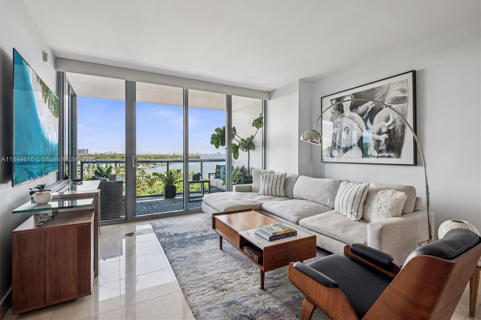 image Blue Condo2