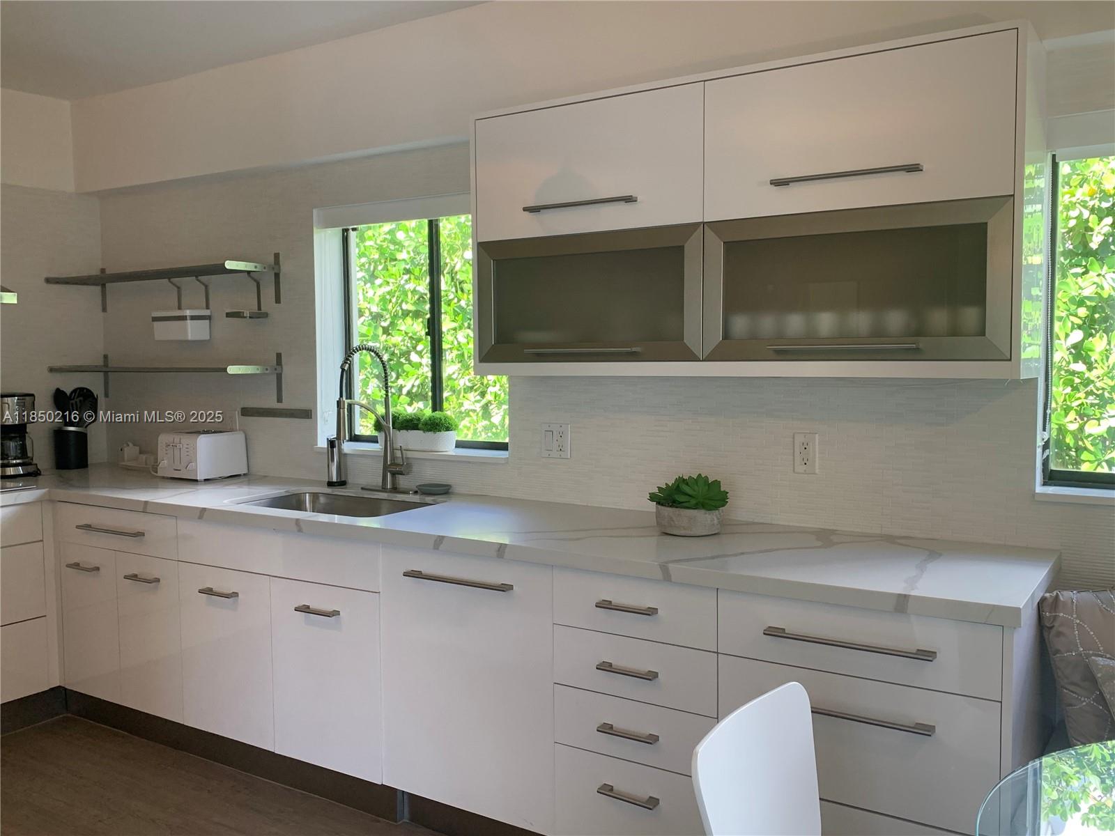 6911 Sunrise Pl Coral Gables, FL 33133 6911 Sunrise Pl Coral Gables, FL 33133