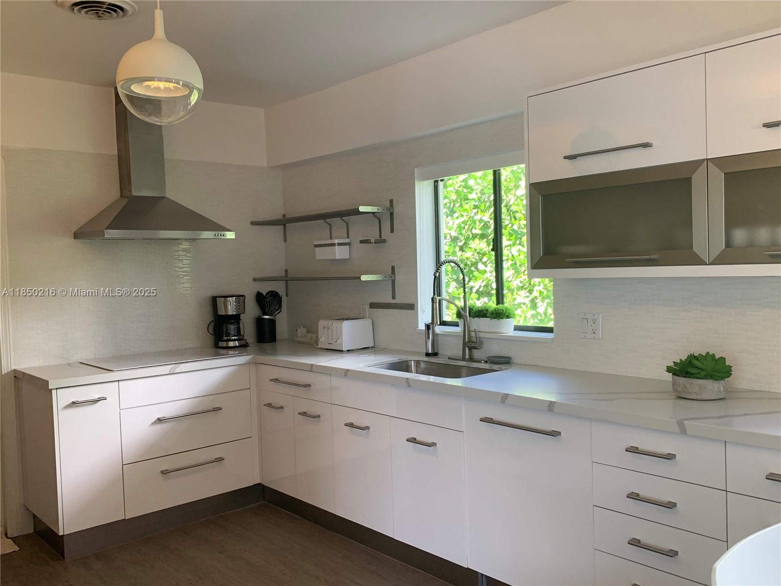 6911 Sunrise Pl Coral Gables, FL 33133 6911 Sunrise Pl Coral Gables, FL 33133