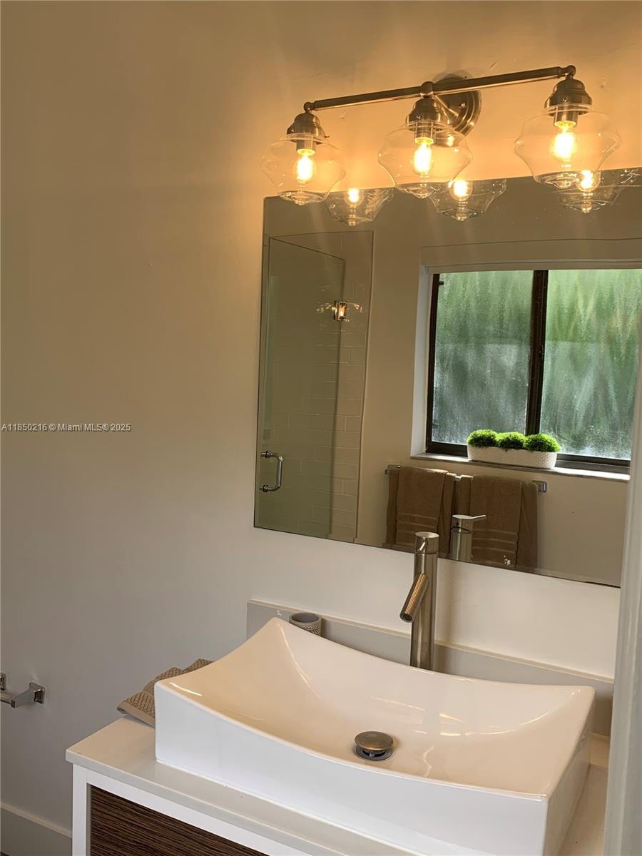 6911 Sunrise Pl Coral Gables, FL 33133 6911 Sunrise Pl Coral Gables, FL 33133