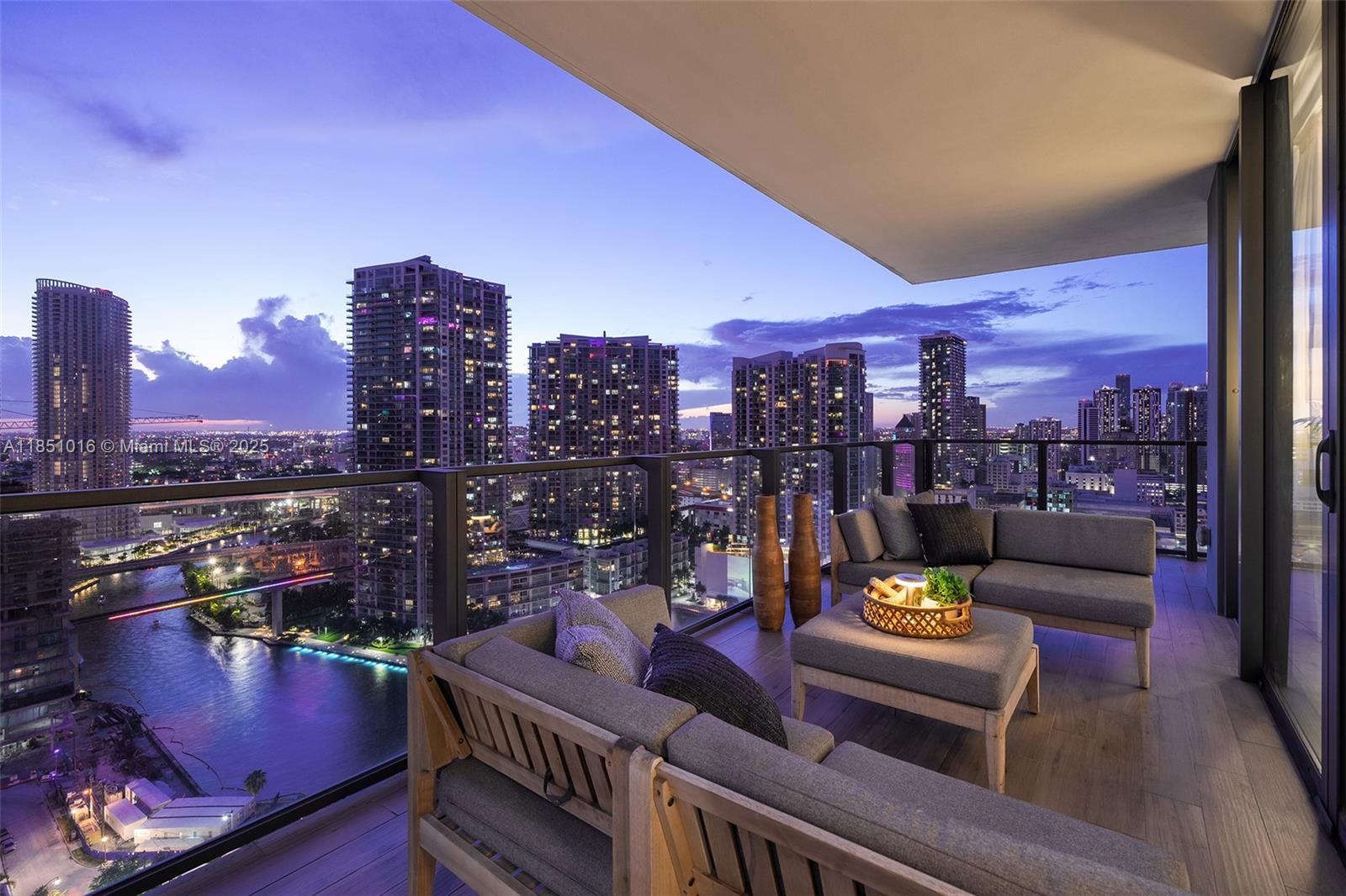 68 SE 6th St #2512