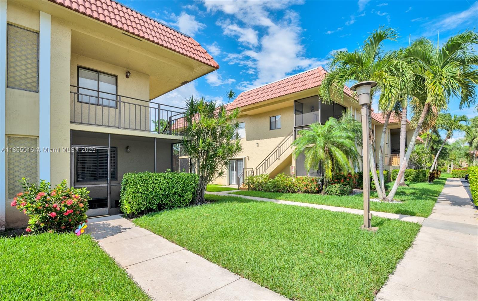 305 Lakeview Dr #104