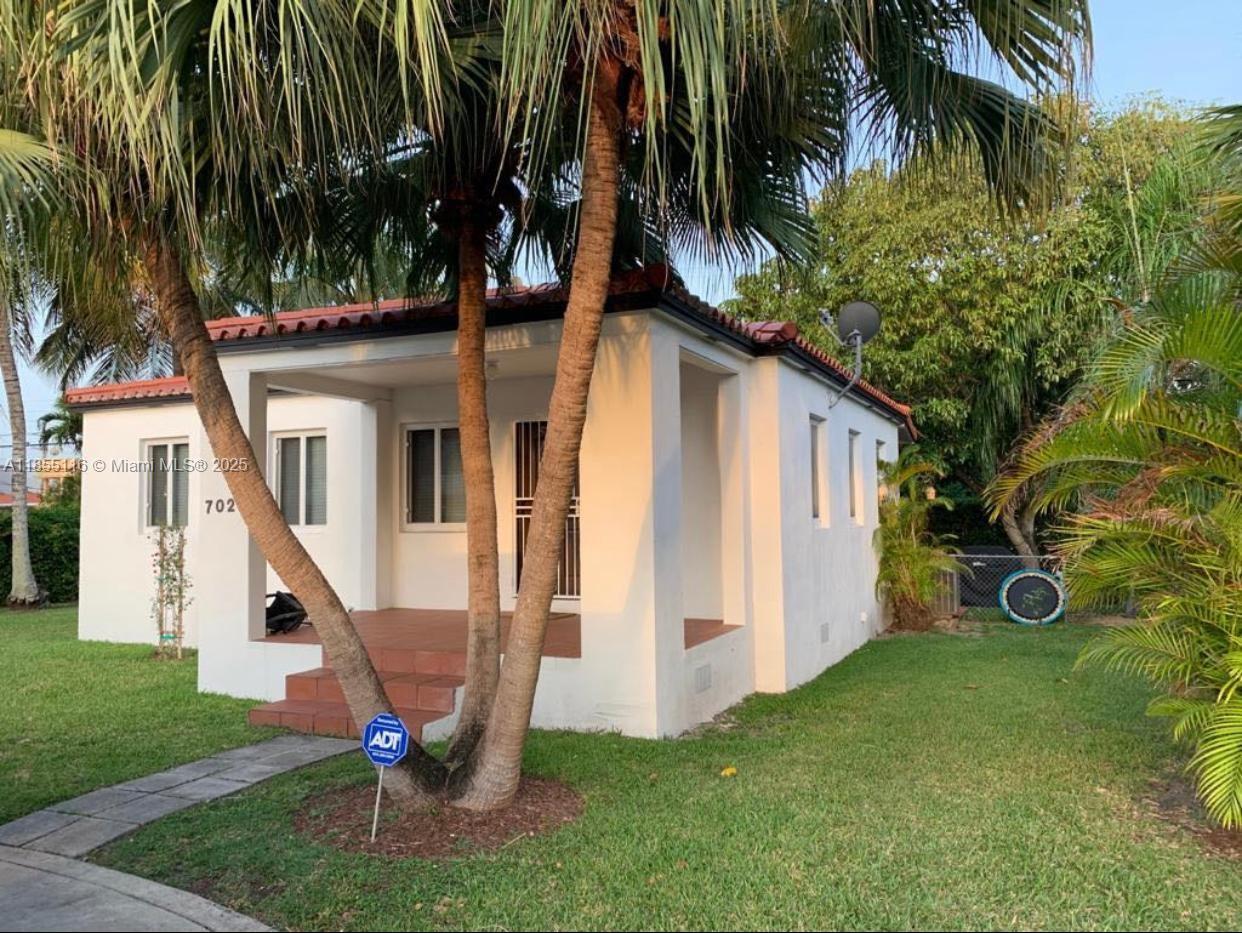 702 Boabadilla St