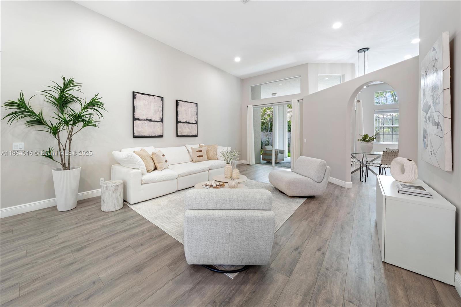 2587 Jardin Ct