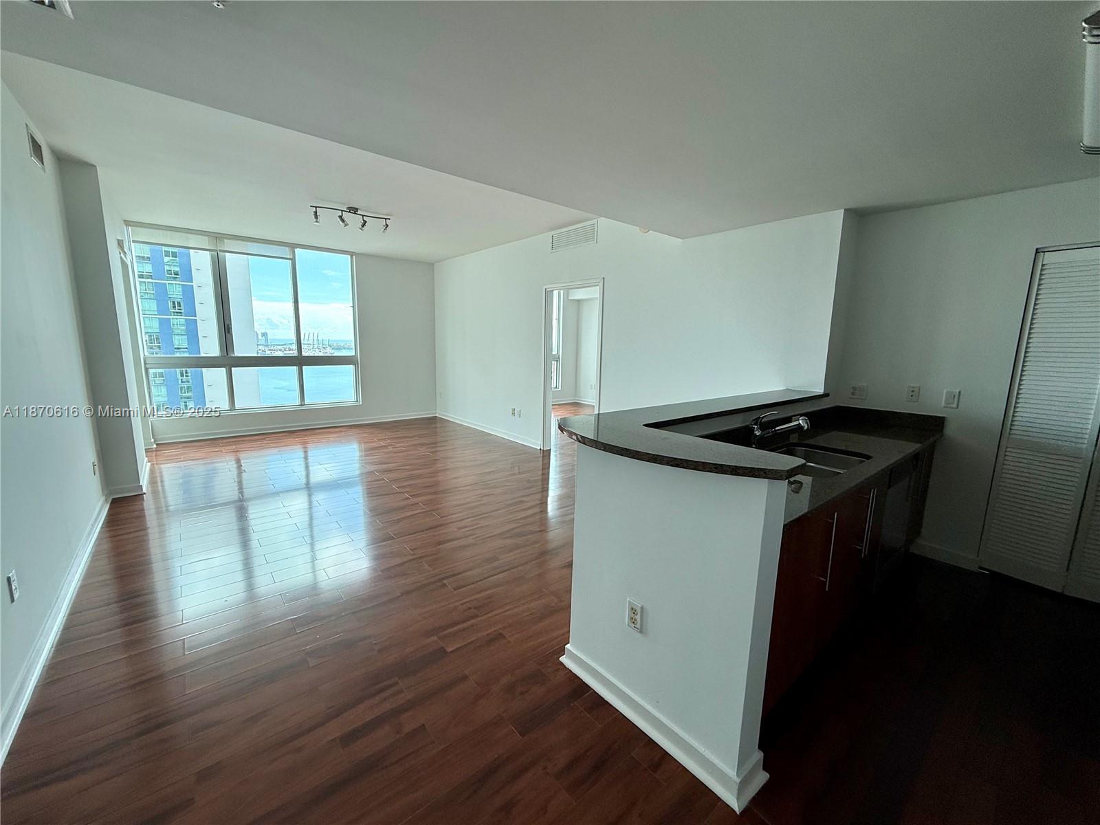 image Met 1 Condo2
