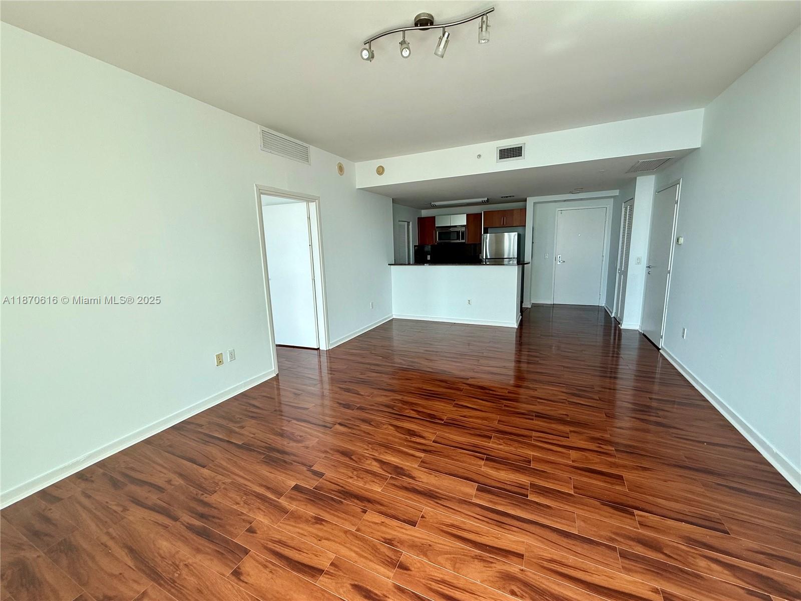 image Met 1 Condo3