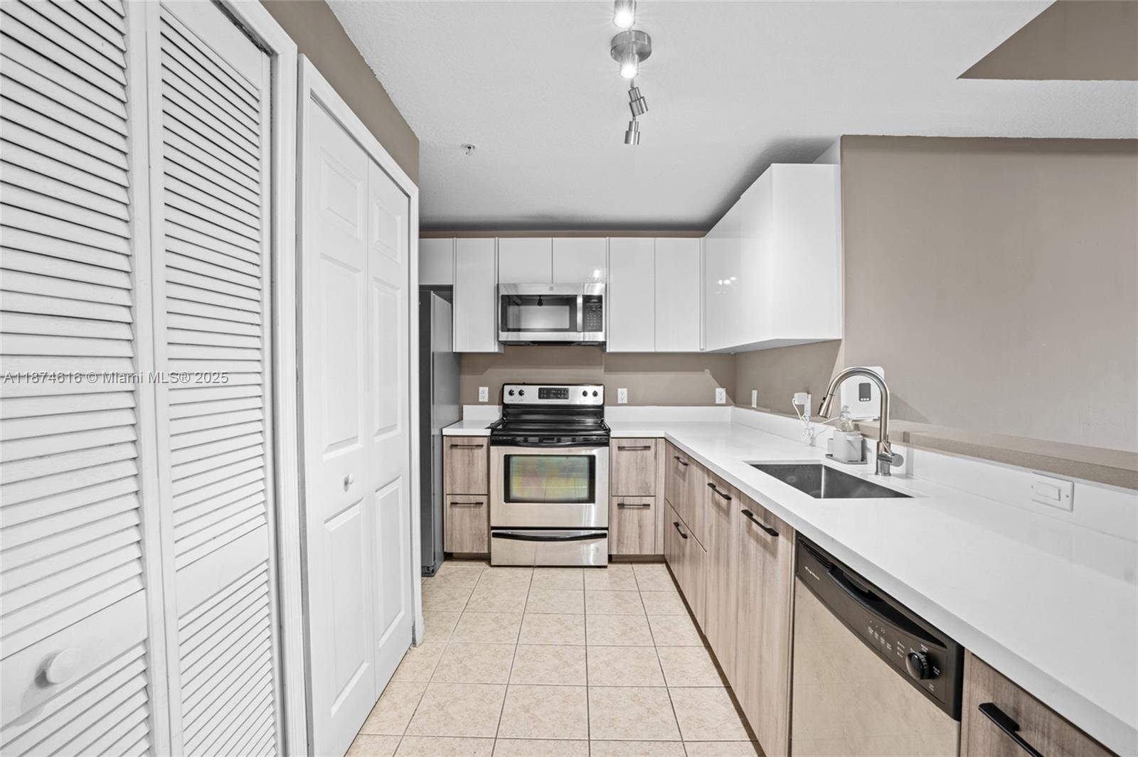 5271 SW 8th St #315 Miami, FL 33134