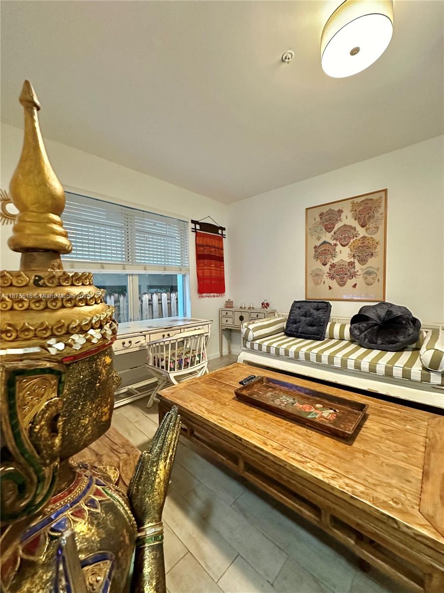 1611 Meridian Ave #103