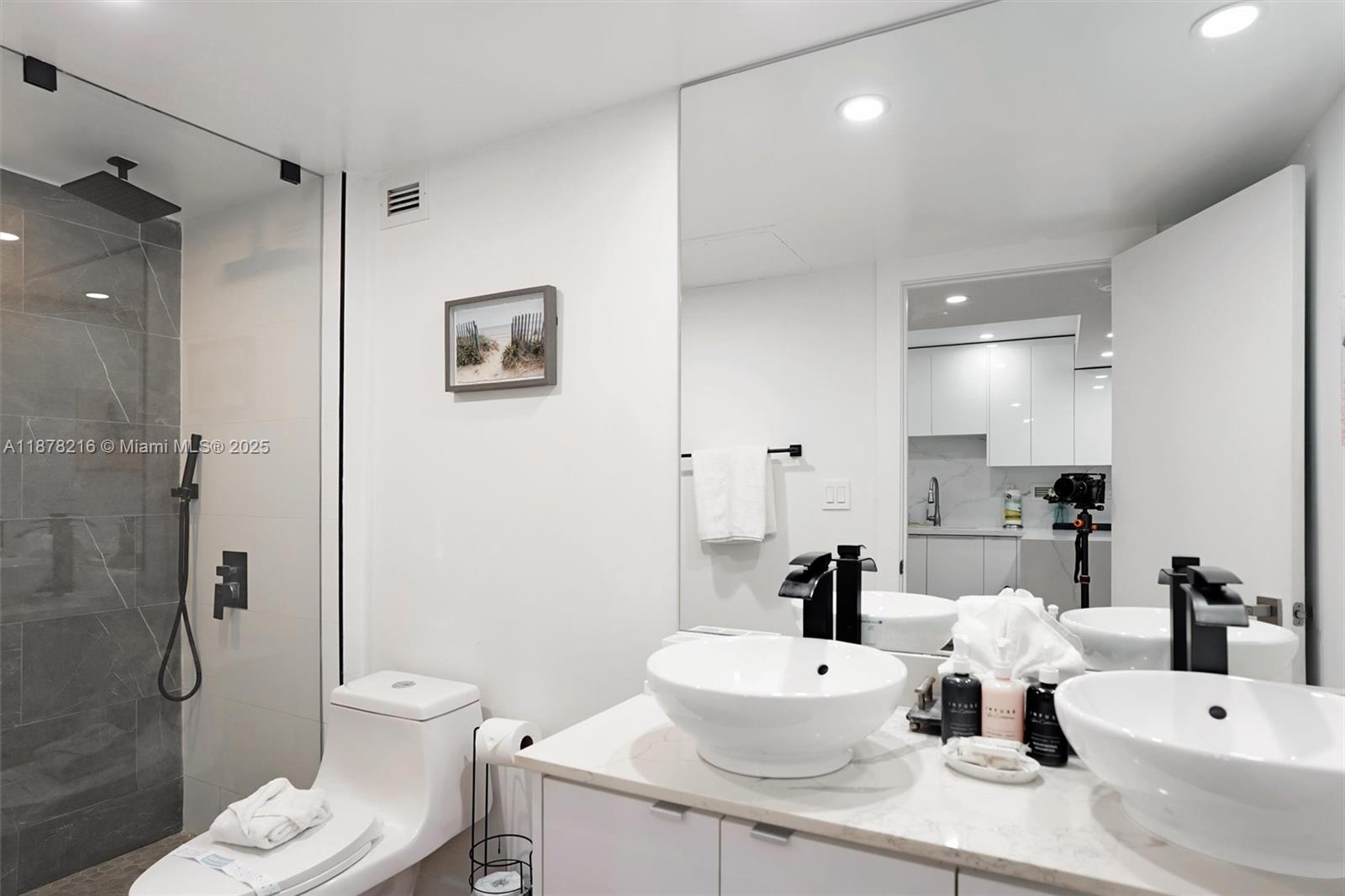 image Roney Palace Condo12