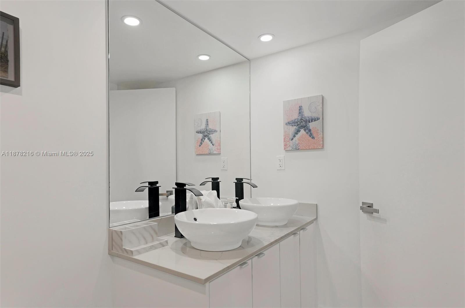 image Roney Palace Condo13