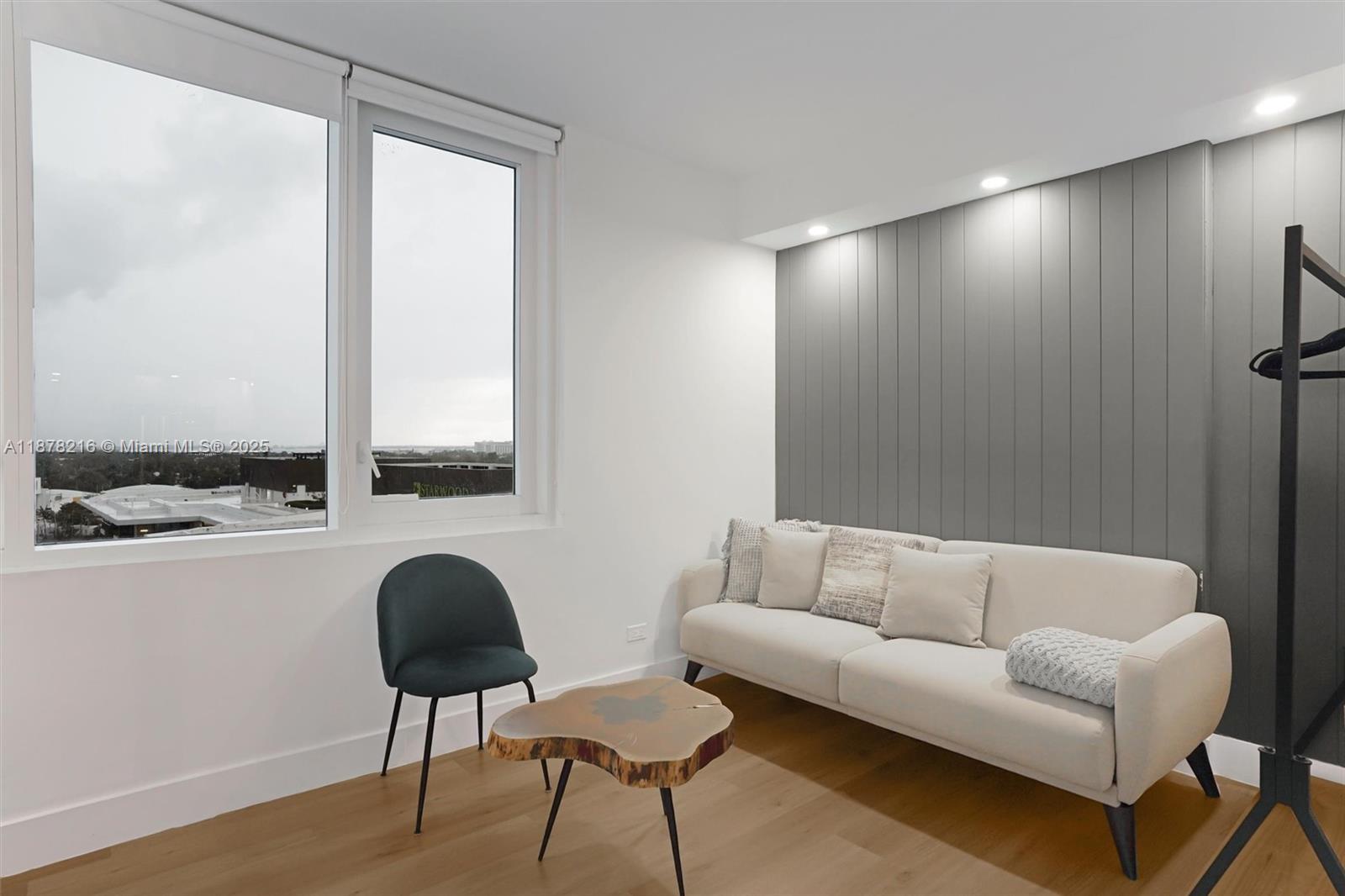 image Roney Palace Condo17