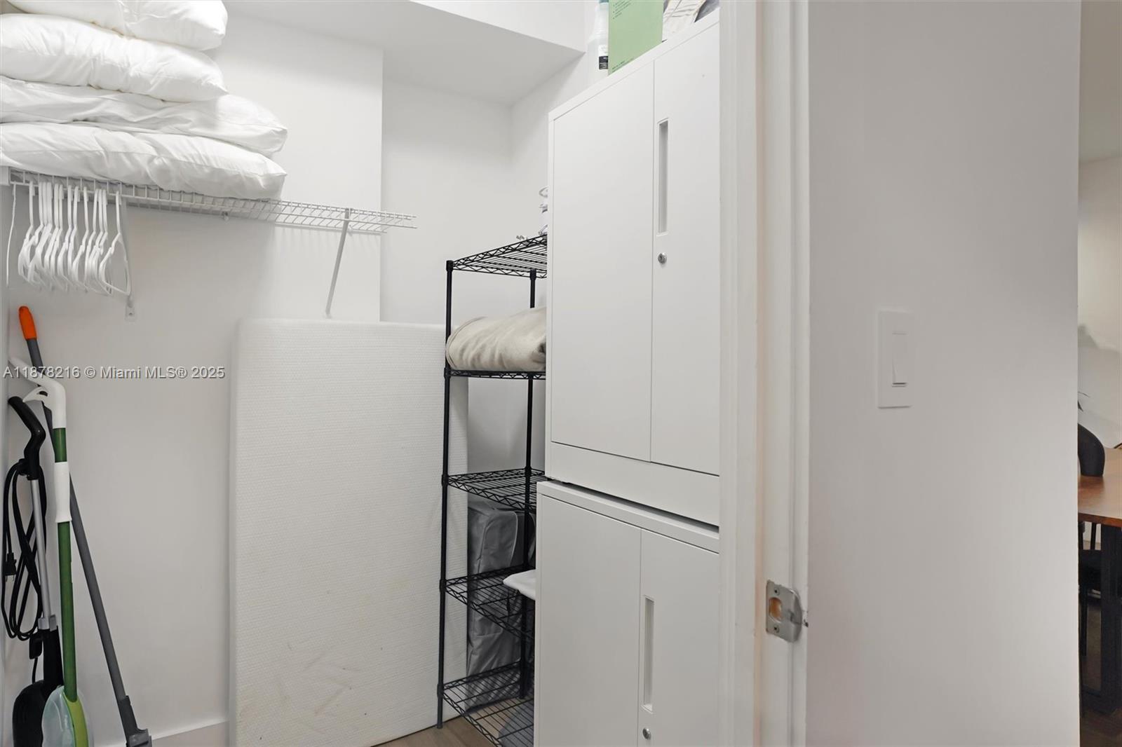 image Roney Palace Condo18