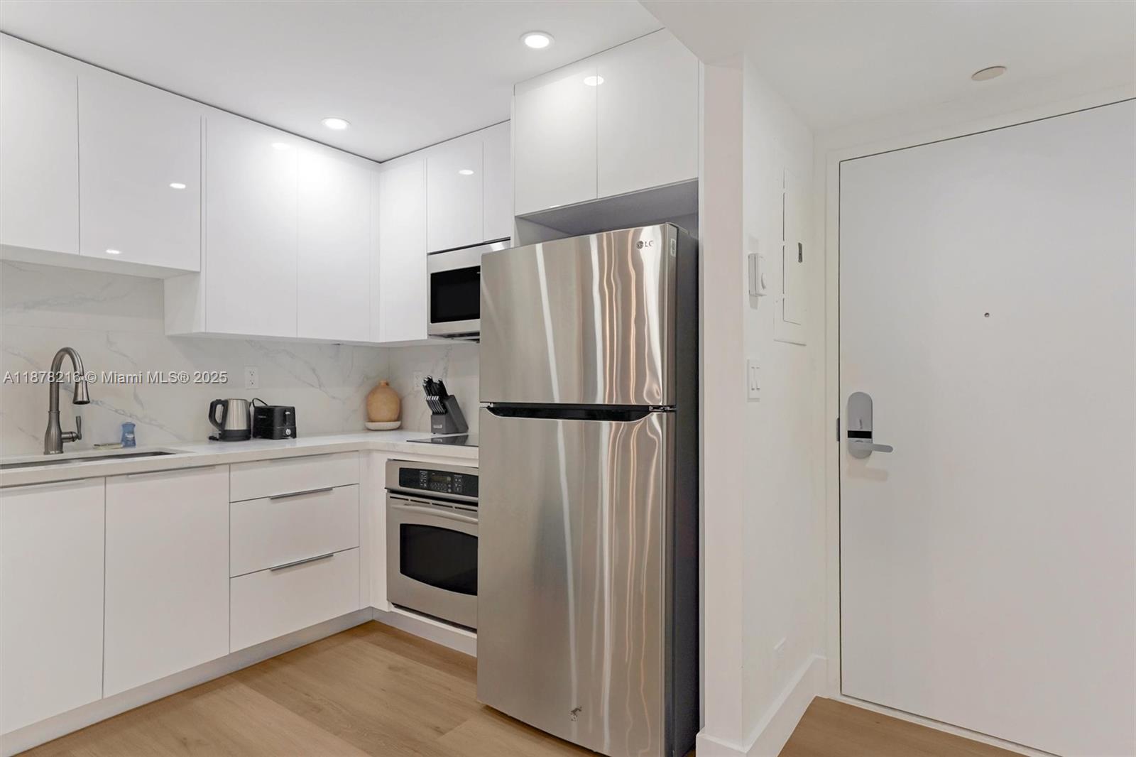 image Roney Palace Condo1