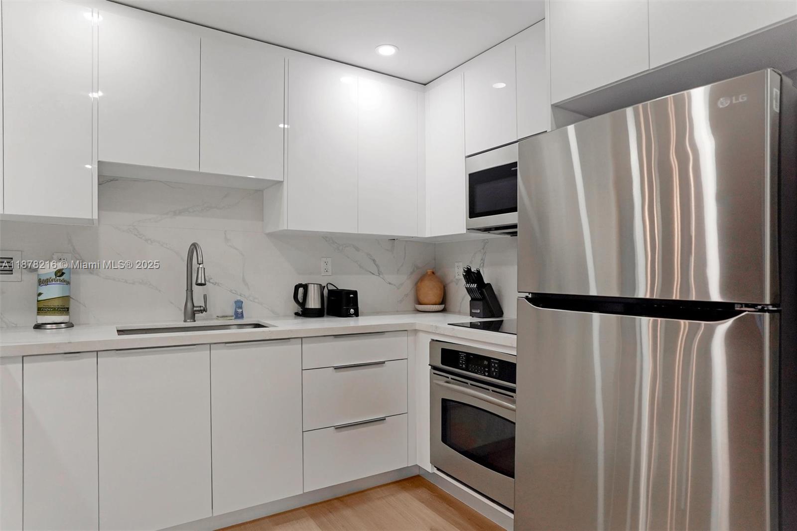 image Roney Palace Condo2