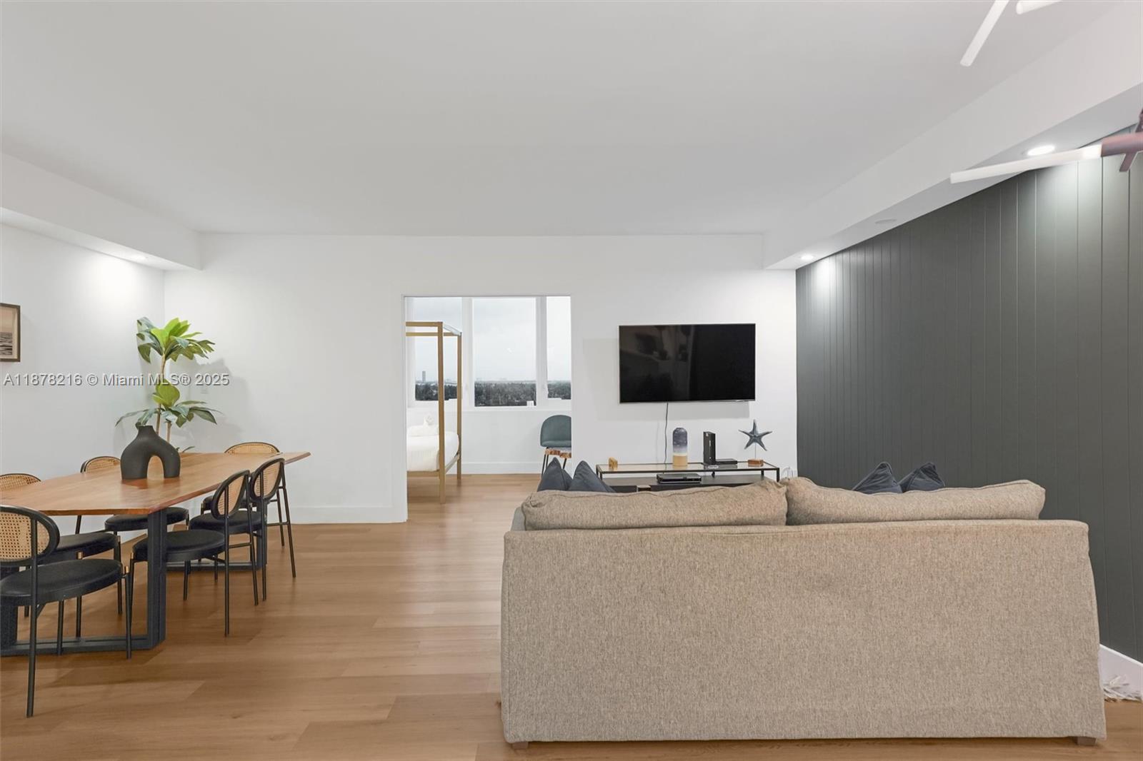 image Roney Palace Condo5