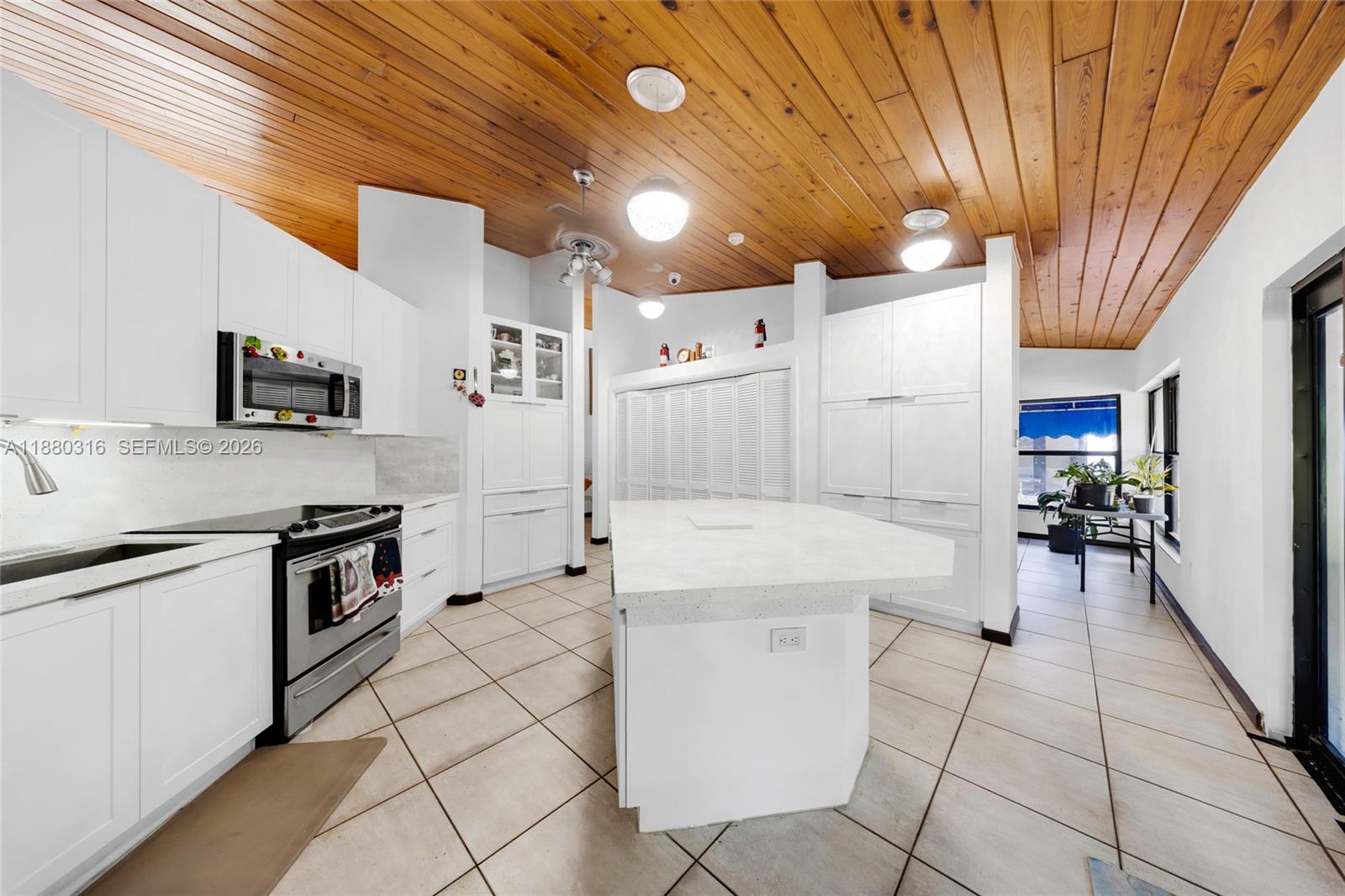 10204 SW 96th Ct Miami, FL 33176