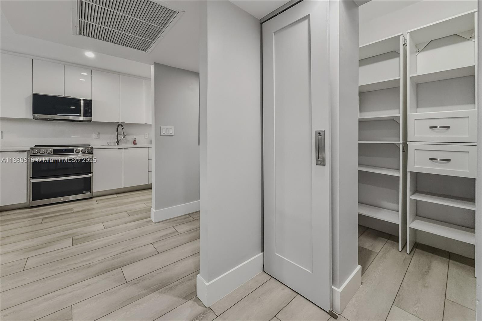 image The Decoplage Condo18