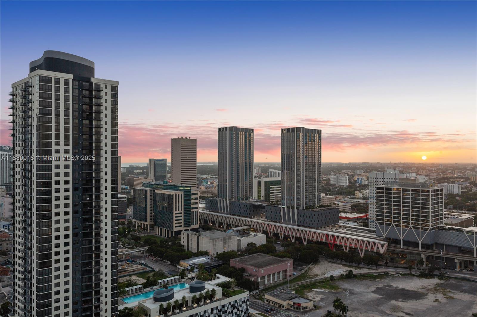 image Paramount Miami Worldcent12