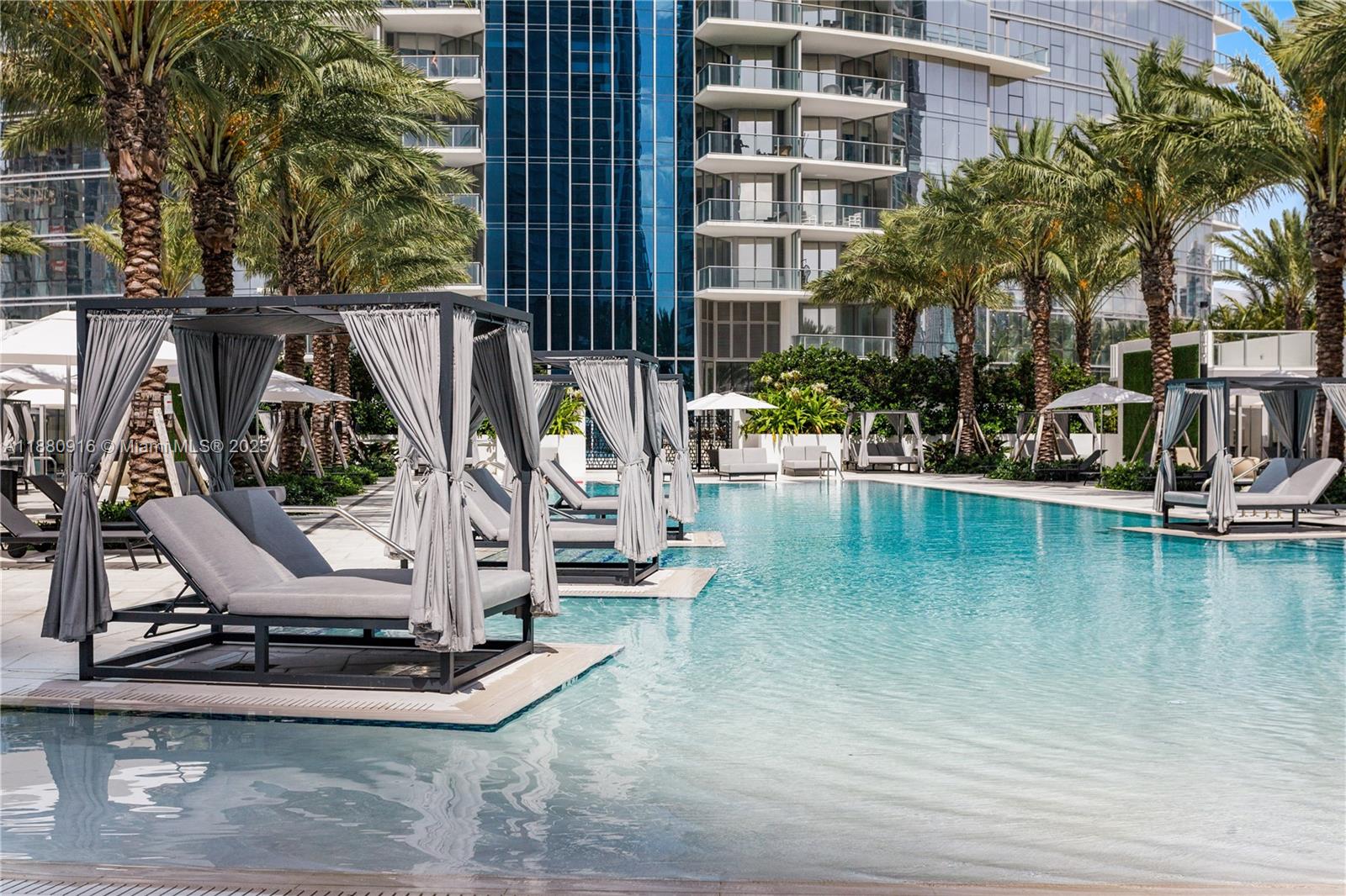 image Paramount Miami Worldcent13