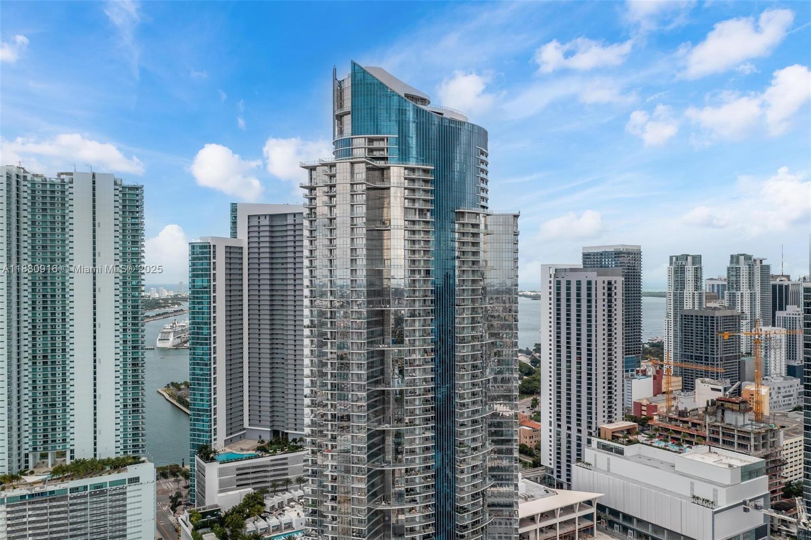 image Paramount Miami Worldcent20