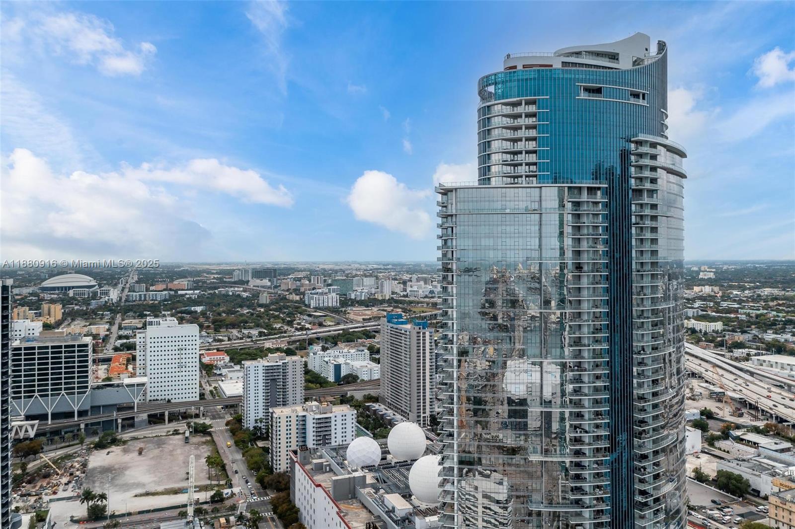 image Paramount Miami Worldcent25