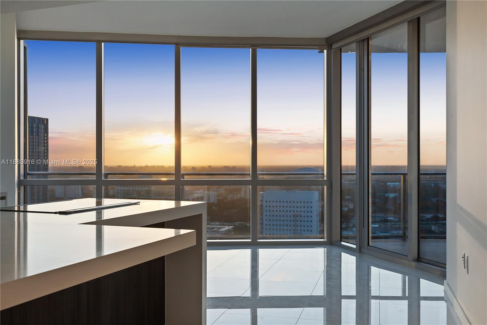 image Paramount Miami Worldcent3