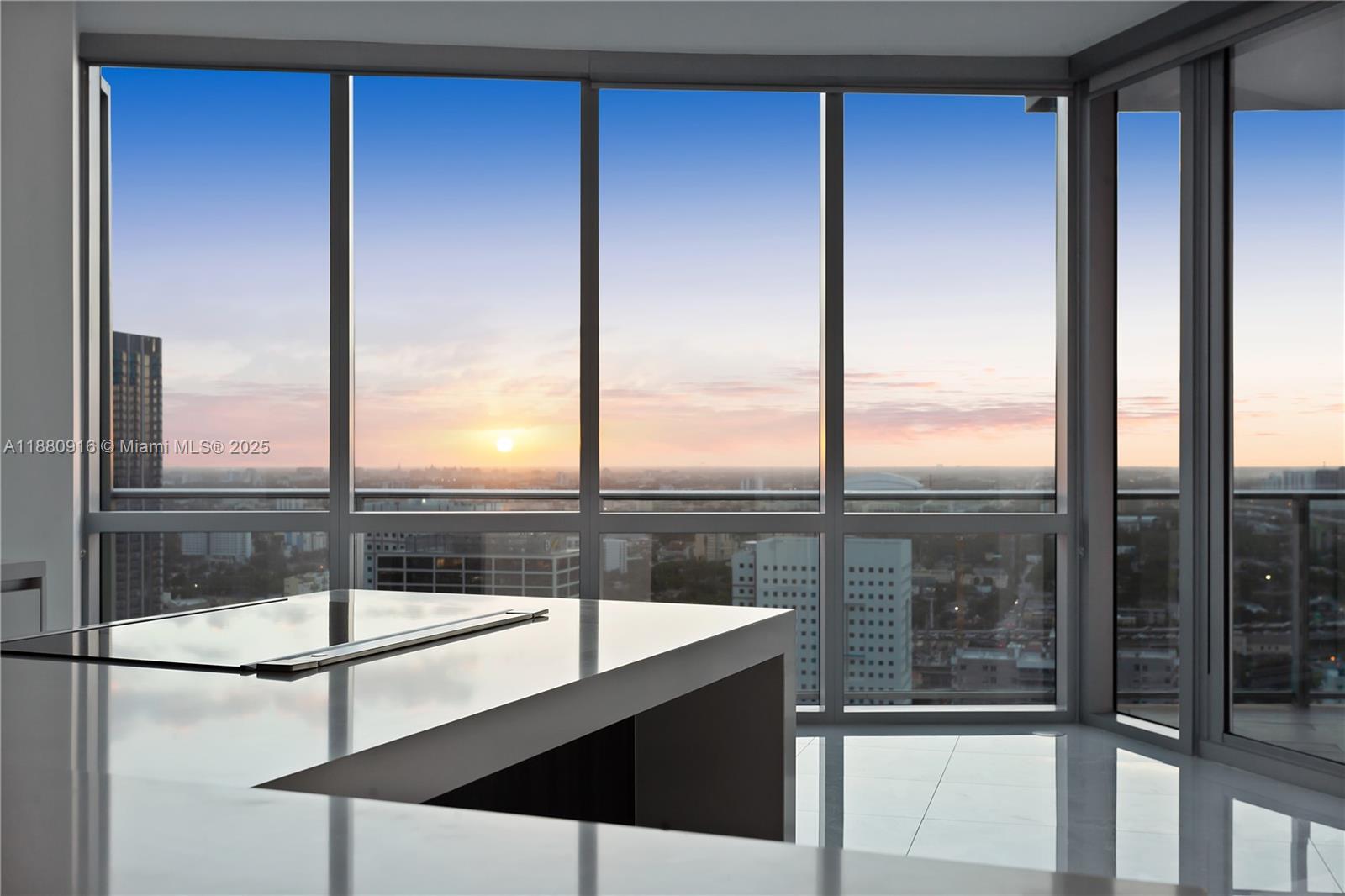 image Paramount Miami Worldcent4