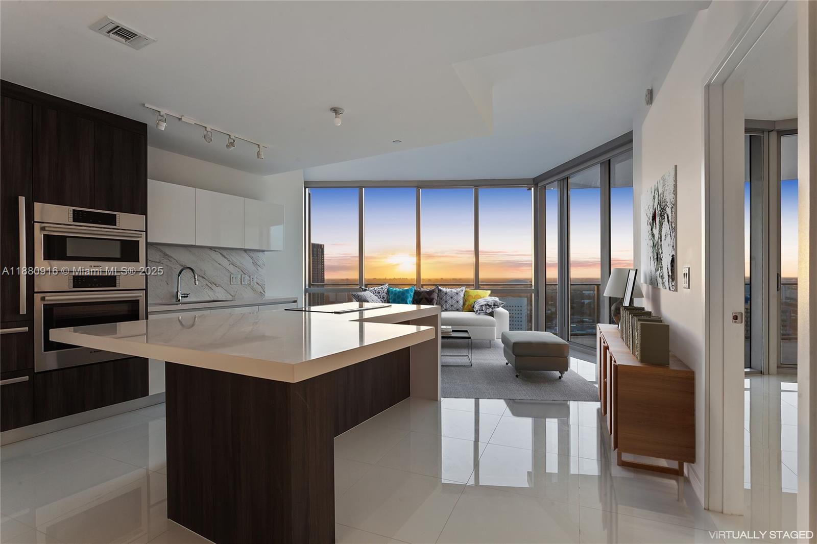 image Paramount Miami Worldcent6