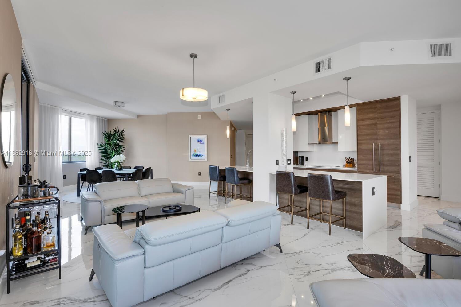 301 Altara Ave #LPH914