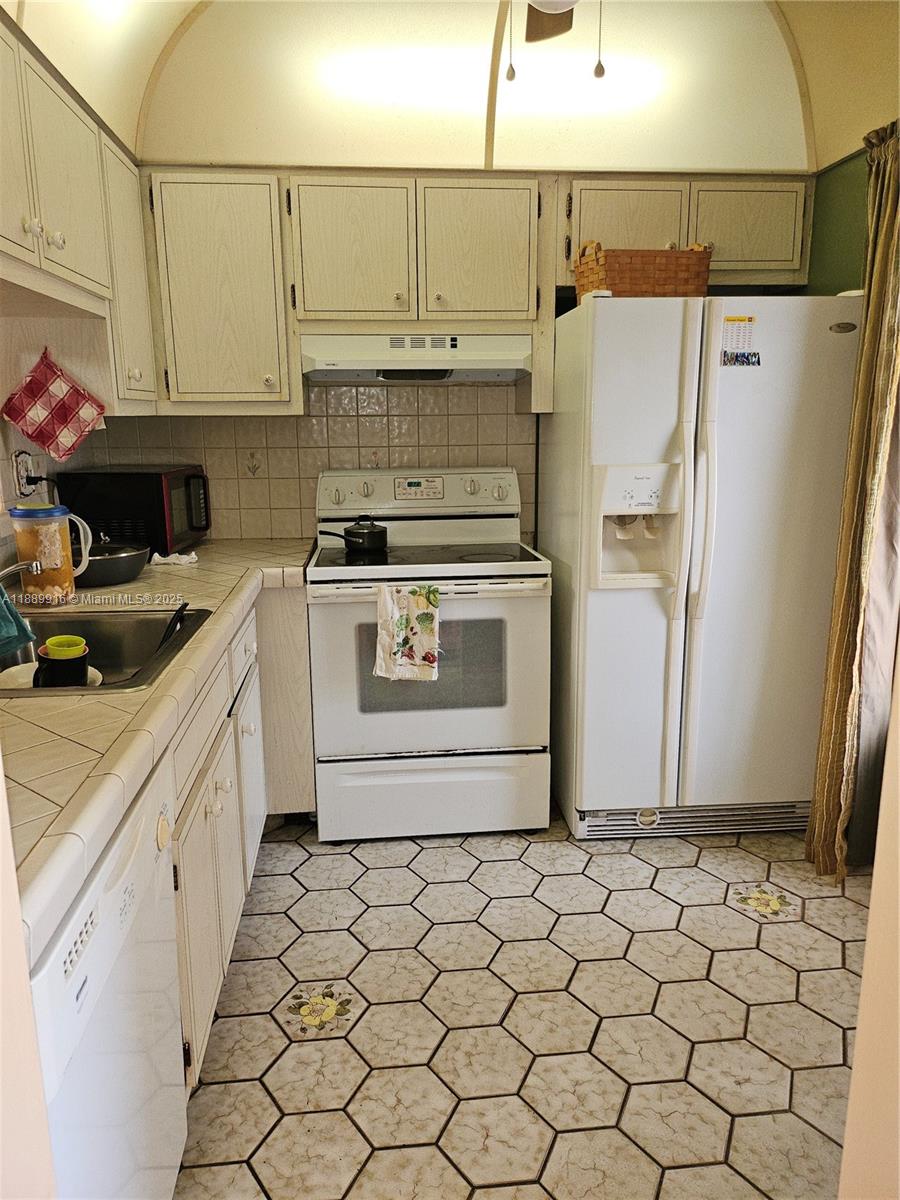 5121 W Oakland Park Blvd #211