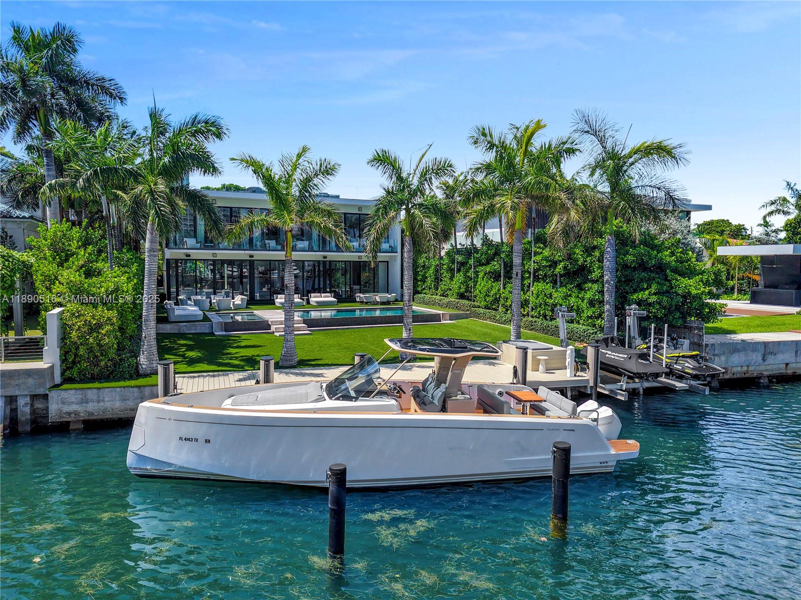 5501 Pine Tree Dr Miami Beach, FL 33140