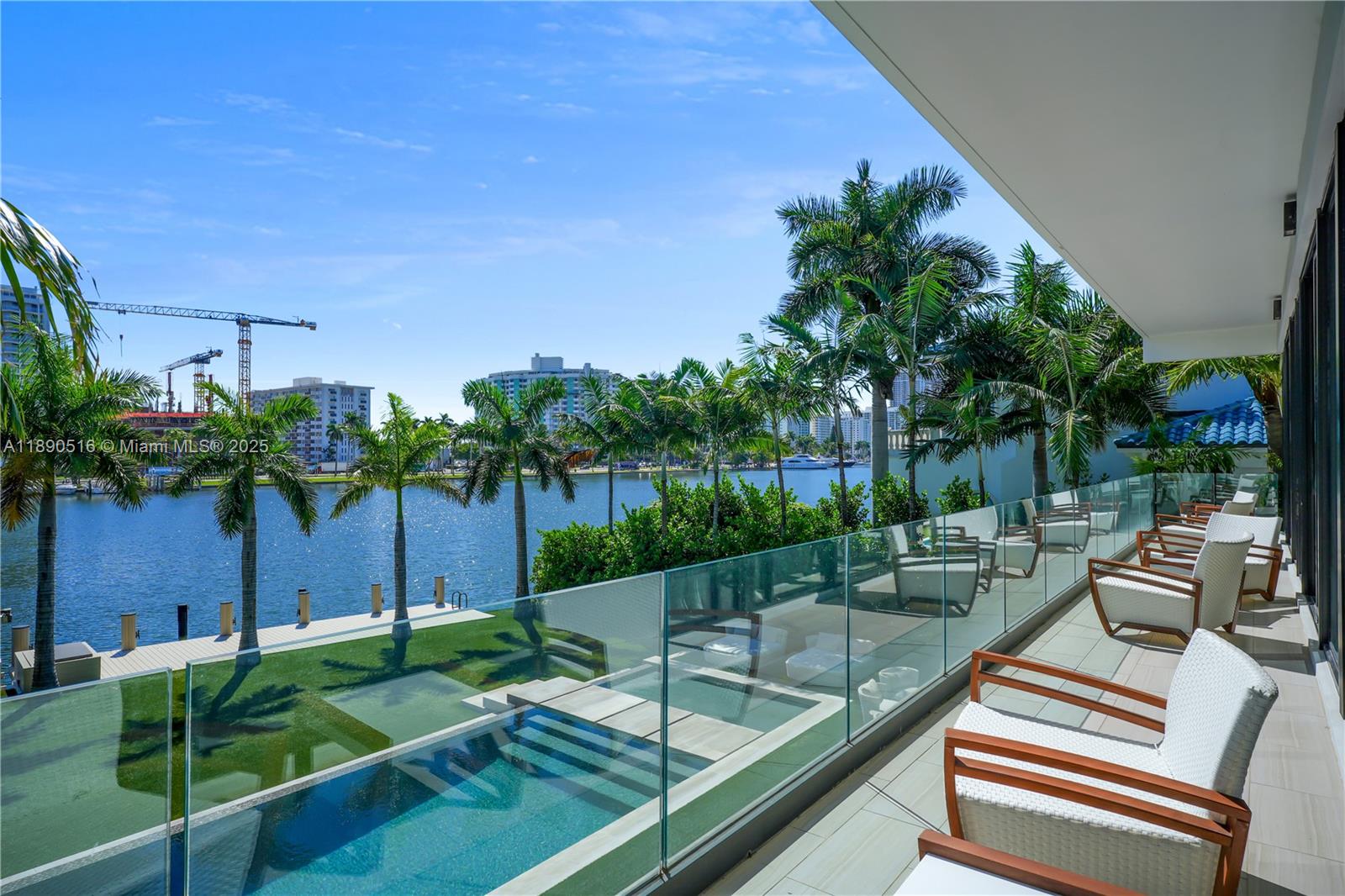 5501 Pine Tree Dr Miami Beach, FL 33140