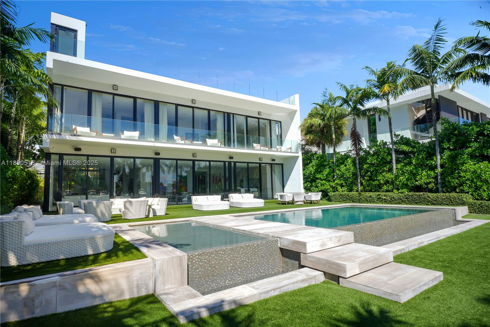 5501 Pine Tree Dr Miami Beach, FL 33140