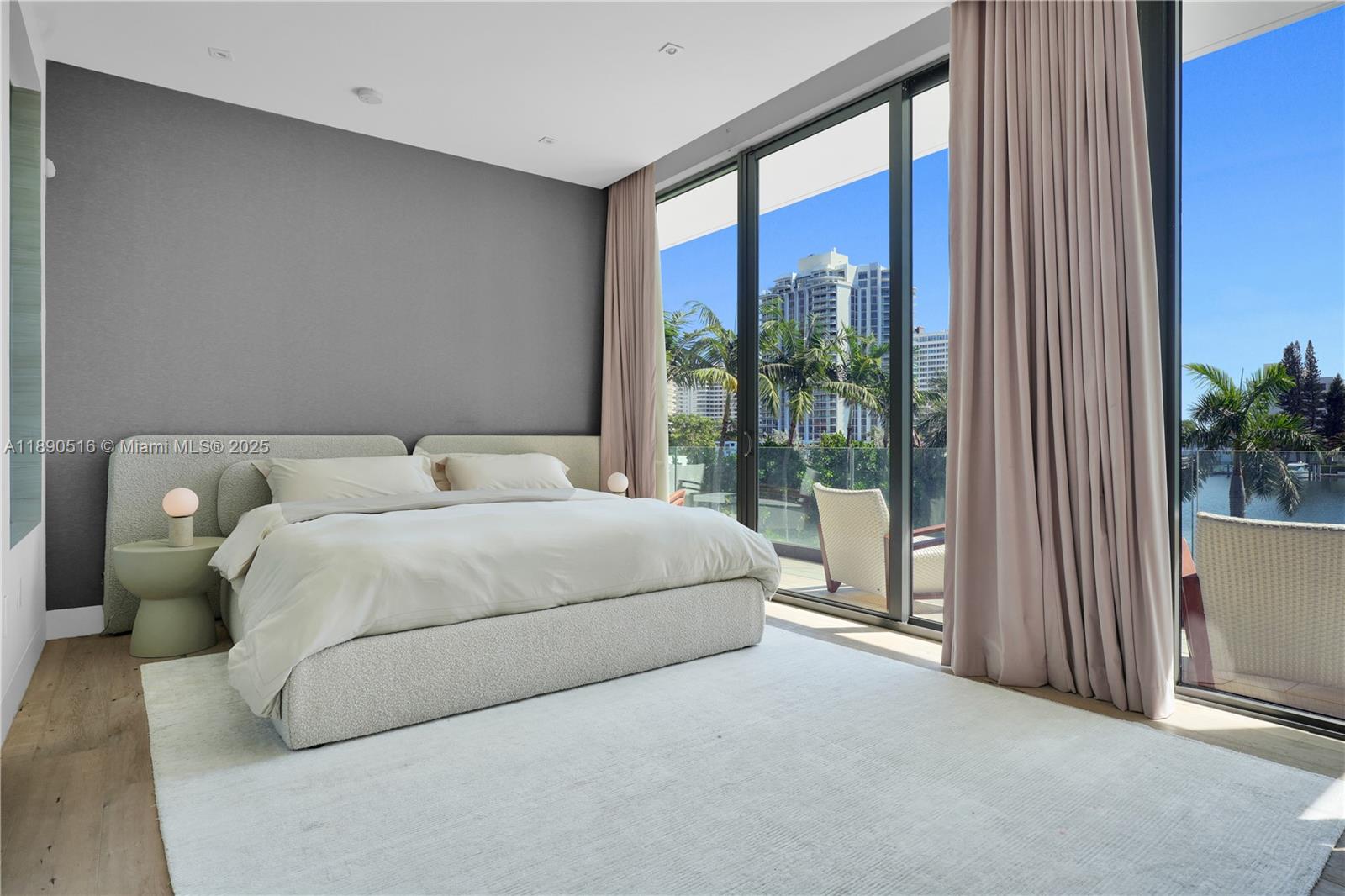 5501 Pine Tree Dr Miami Beach, FL 33140