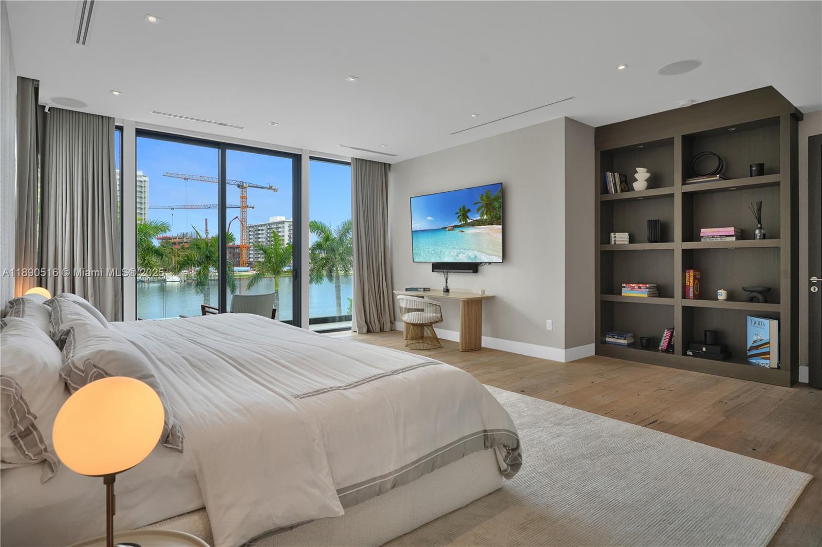 5501 Pine Tree Dr Miami Beach, FL 33140